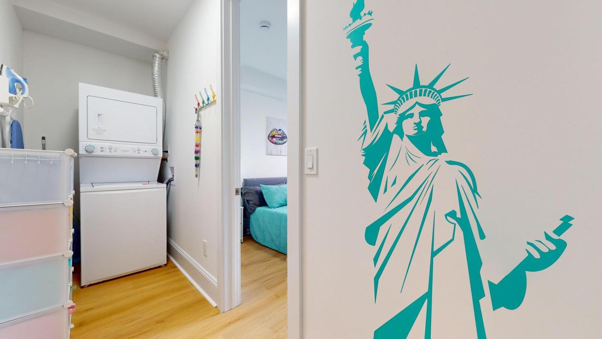 Funky & Colorful Urban Getaway, 20 Minutes To Nyc Apartment Хоубоукън Екстериор снимка