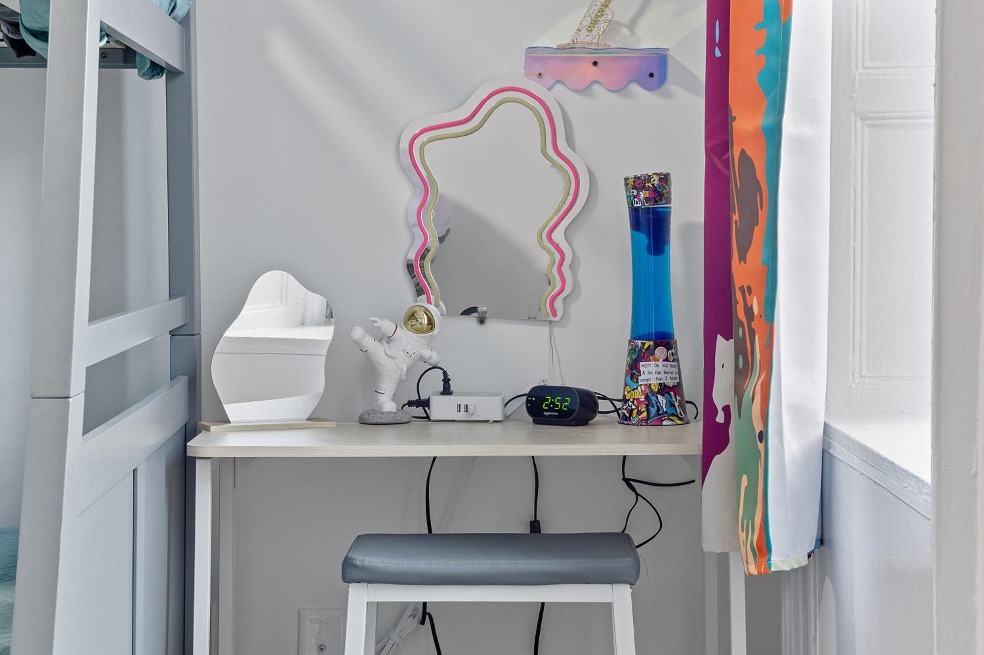 Funky & Colorful Urban Getaway, 20 Minutes To Nyc Apartment Хоубоукън Екстериор снимка