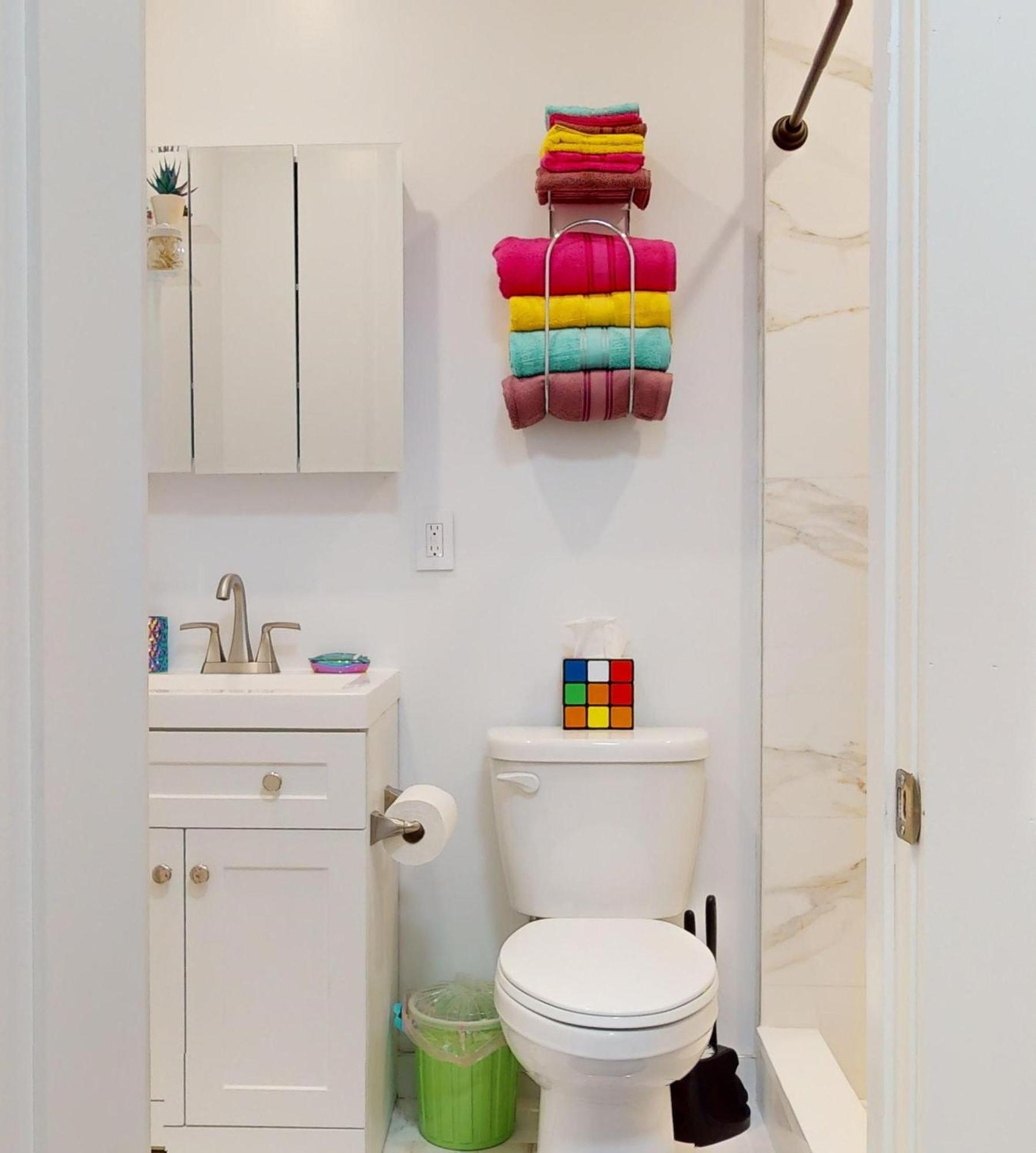Funky & Colorful Urban Getaway, 20 Minutes To Nyc Apartment Хоубоукън Екстериор снимка
